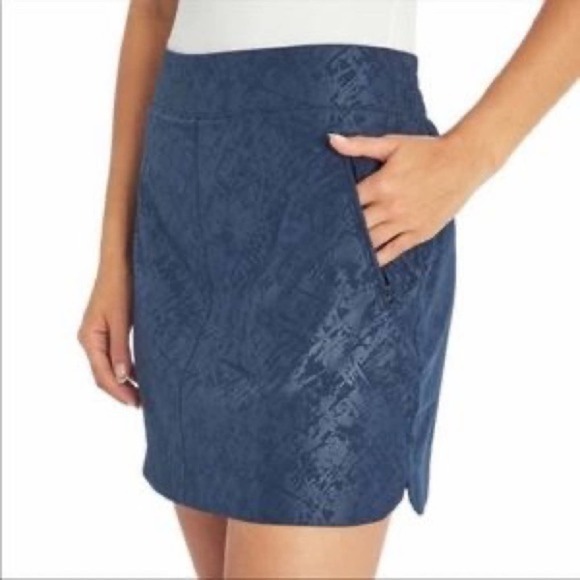 Orvis Pants - Orvis Blue Shattered Glass Embossed Print Travel Skort XL NWT